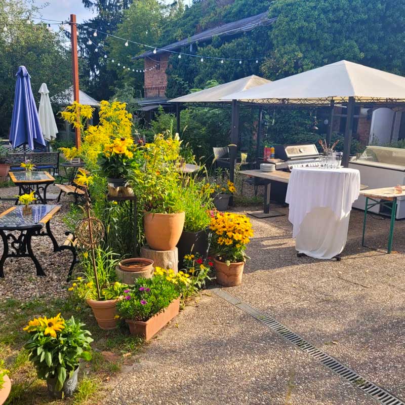 auenhof-hermsorf-kulinarisches-grill-garten-sommer